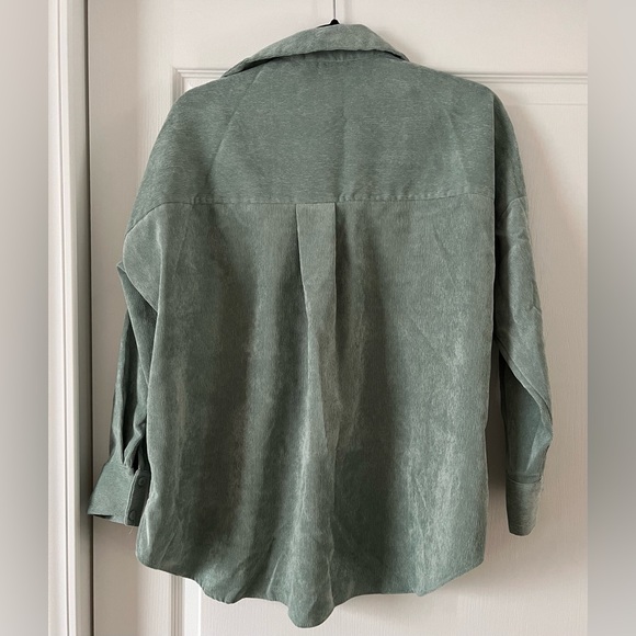 Zara Women's Casual Green Button-Down Shirt - Picture 4 of 9